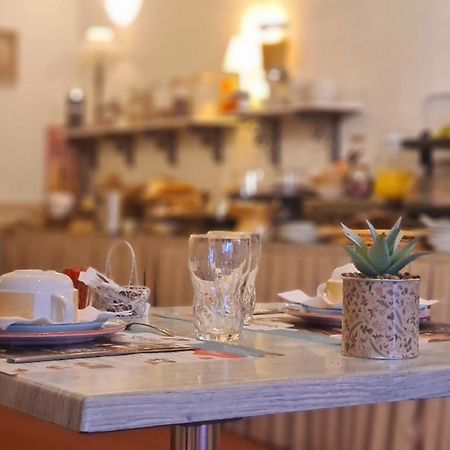 Hotel Caravelle Contact Hotel Рошвор Екстериор снимка