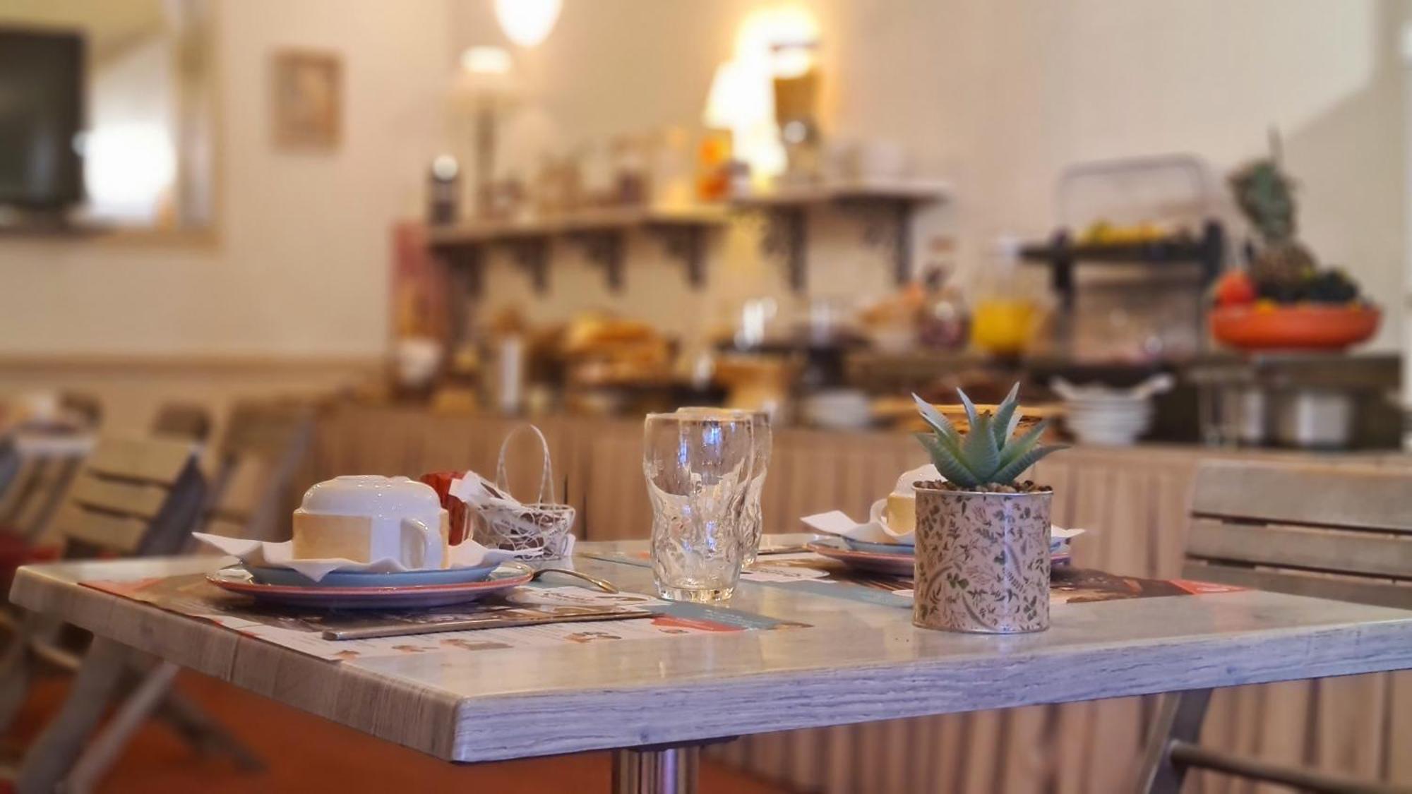 Hotel Caravelle Contact Hotel Рошвор Екстериор снимка